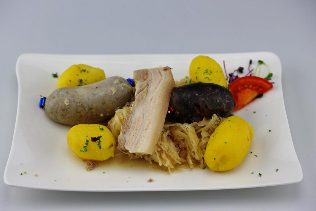 Kueche_Schlacht_Blut-und-Leberwurst-Kesselfleisch